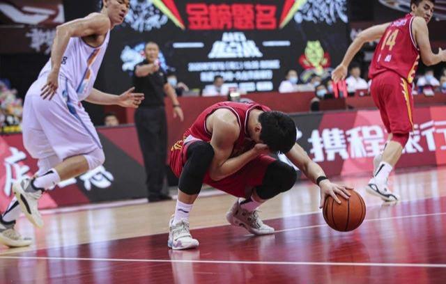 CBA新赛季揭幕战：双方绝杀大战引爆球迷热议